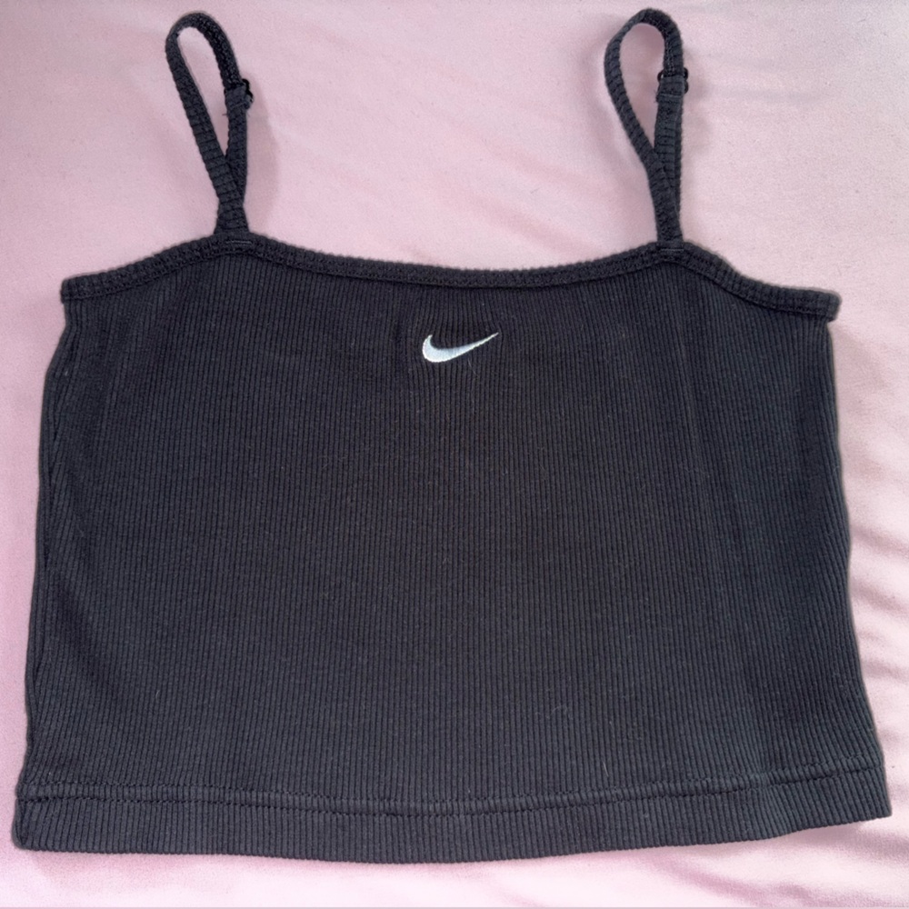 Nike Women's Ribbed Black Crop Top 🩷